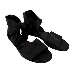 LD Tuttle Soft Leather Black Distressed Gladiator 38